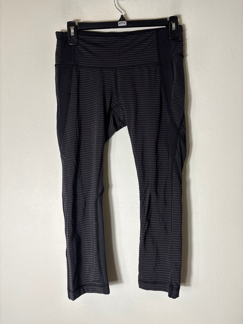 Lululemon Black and White Stripe Leggnings Sz 8